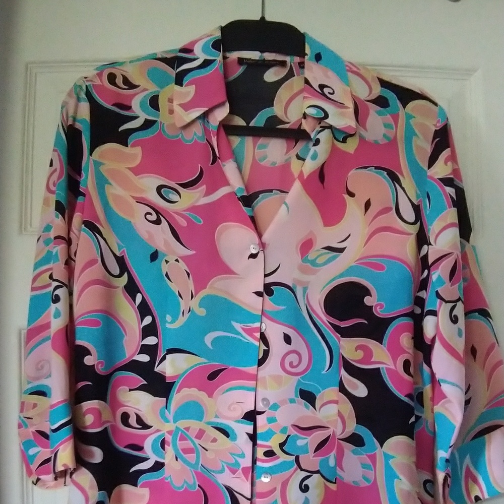 Three-quarter sleeve silky type blouse